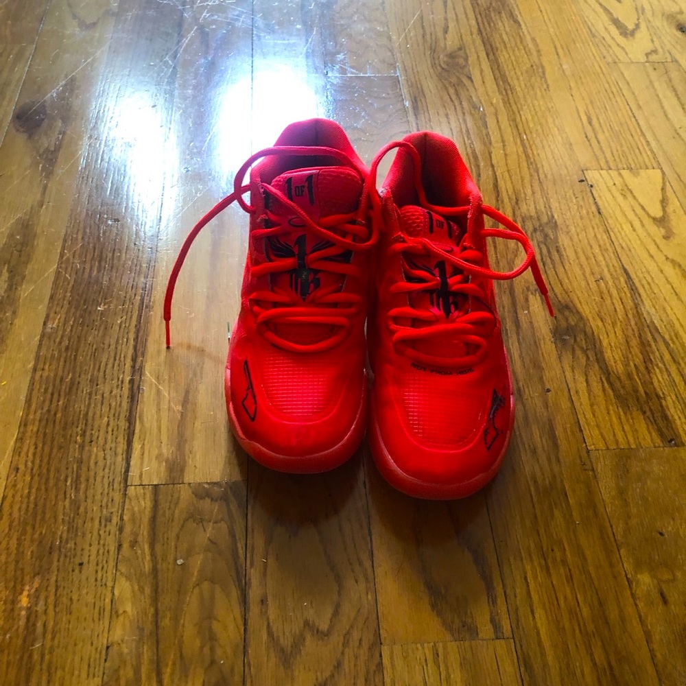 Melo basketball shoes